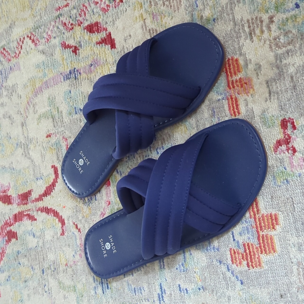 Like new Shade & Shore sandals - size 8
